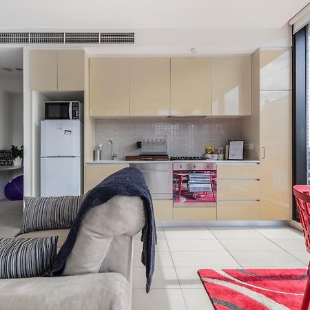 Light, Airy, Spacious Queens Road Apartment Мельбурн Экстерьер фото